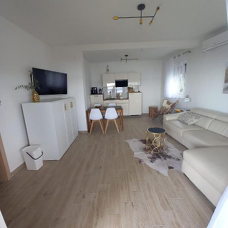 Apartmani Tin Starigrad Paklenica Exterior foto