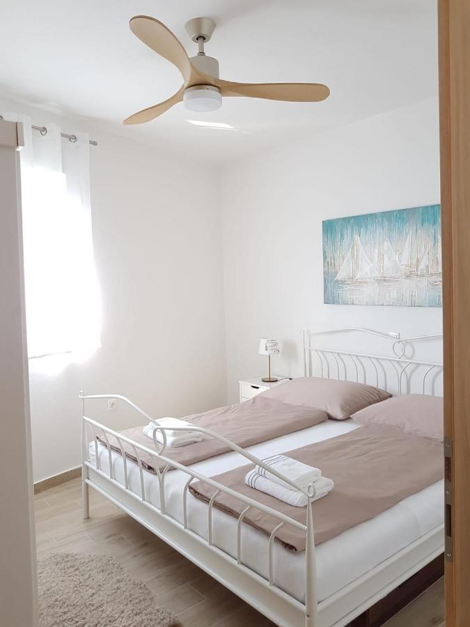 Apartmani Tin Starigrad Paklenica Exterior foto